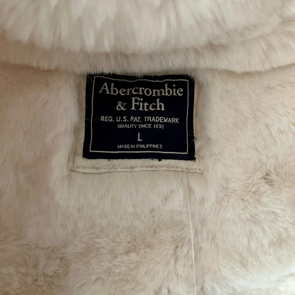 NWT - Abercrombie & Fitch Cream Faux Fur Interior Jacket/Sweatshirt - Picture 5 of 7